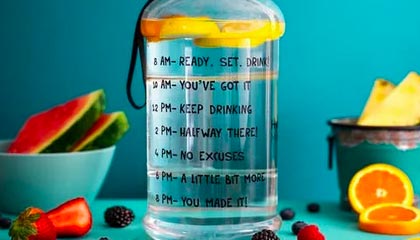 开云APP-球迷投票爆料：最具争议的裁判判罚瞬间，球员裁判