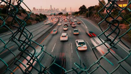 开云APP-球迷投票爆料：最具争议的裁判判罚瞬间，球员裁判