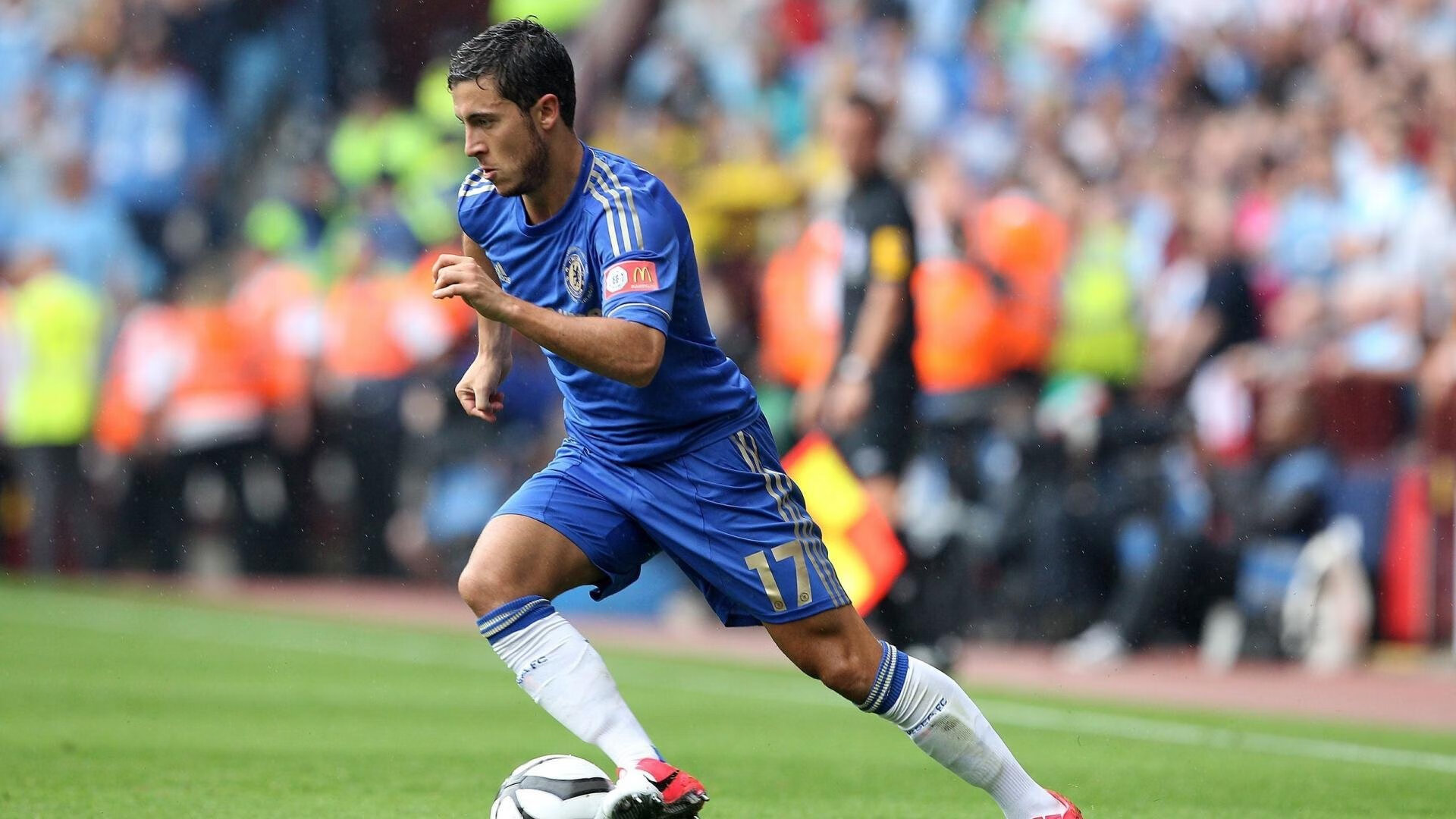 “足球+文化+旅游”融合模式带动行业跨界转型，行业潜力巨大，足球文化产业