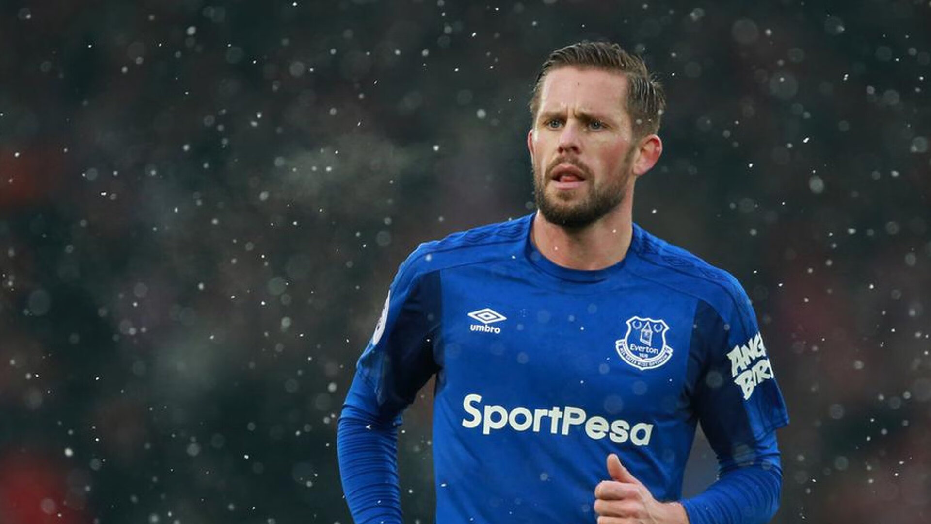 终场“绝杀神技”：点燃球迷心中永不熄灭的激情，终极对抗_球场